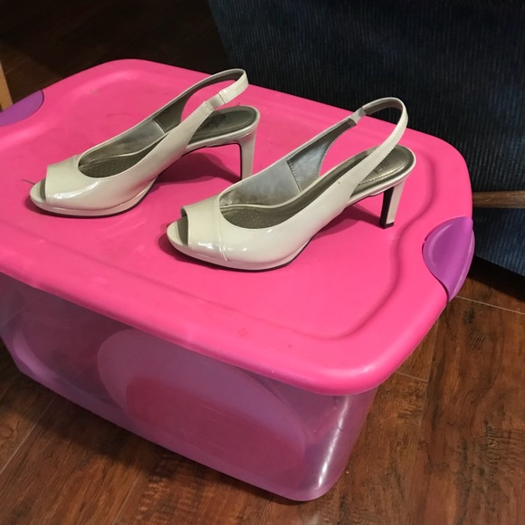 Heels - Picture 2 of 3